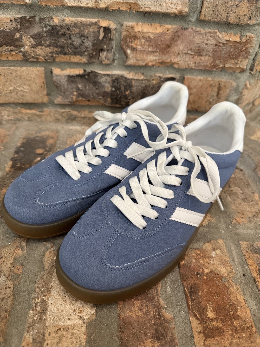 La Sheelah Women's  Casual Blue Suede Lace-Up Sneakers w/ White Stripes Size 10